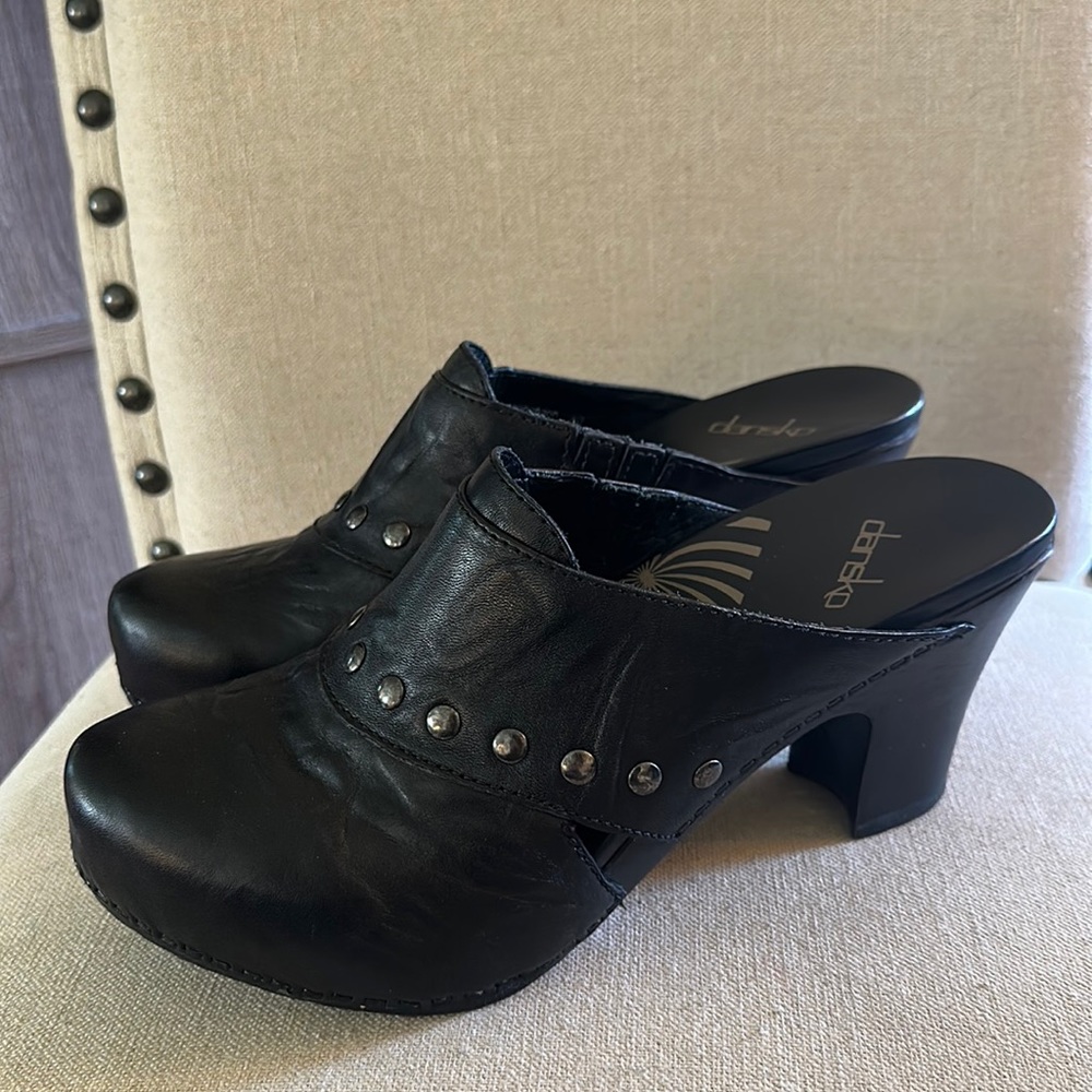 Dansko Women’s Rudy Leather Studded Mules Clogs Black Size 6.5-7 (37)